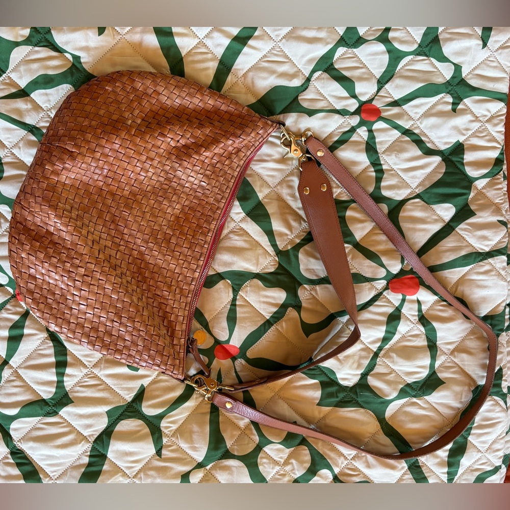Clare V. Woven Moyen Messenger - Picture 6 of 11